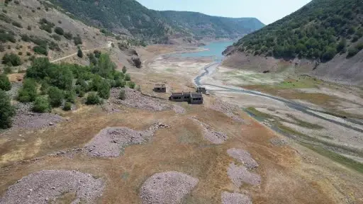 Barajlarda kritik alarm: Eski köyler gün yüzüne çıktı