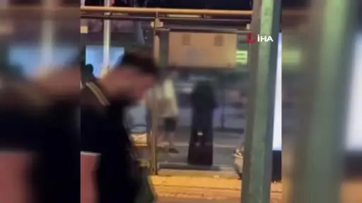 Genç kızların kavgası kameraya yansıdı