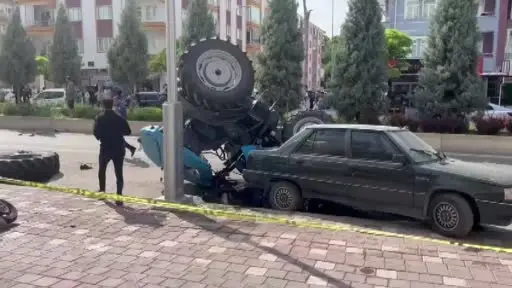 Freni patlayan tır zincirleme kazaya yol açtı, 1 kişi hayatını kaybetti