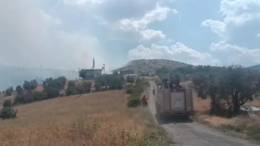 Sivas’ta çıkan yangında 12 ev zarar gördü, alevler ormana sıçramadan kontrol altına alındı