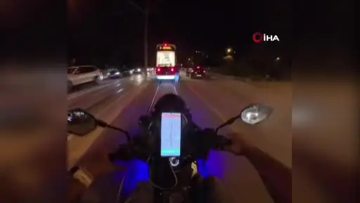 (ÖZEL) Seyir halindeki tramvaya asılarak paten kaydı, uyarıya "Zevkli oluyor" cevap verdi