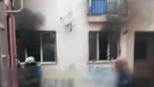Zemin dairede yangın çıktı, 4 katlı bina boşaltıldı