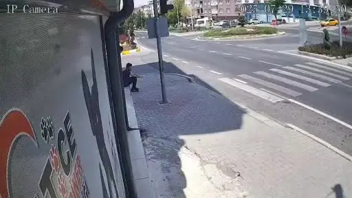 Kazayı film izler gibi izledi