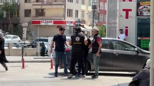 Balkondan ateş açıp belediye işçisini engelli bıraktı