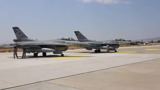 Muharip uçaklar Karadeniz’in uluslararası hava sahasında eğitim uçuşu icra etti