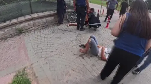 Freni tutmayan bisikletle yokuş aşağı savruldular