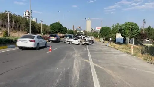 Kazada Fiat marka otomobil hurdaya döndü, sürücüsü yaralandı
