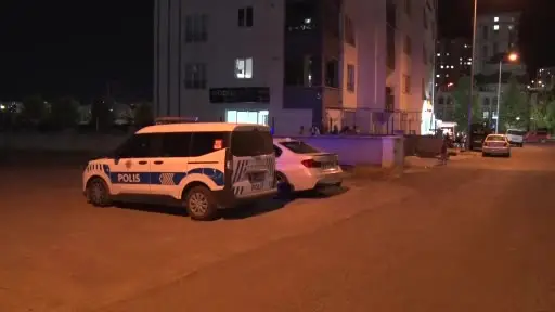 Dolaptaki eşyasının yerini değiştirdiği için kardeşini bıçakladı