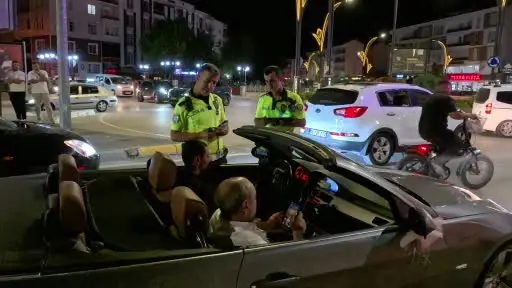 Direksiyon başında alkollü yakalandı, "Ehliyetimi alamazsın" dedi