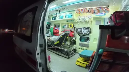 Tıra arkadan otomobil hurdaya döndü: 2 yaralı