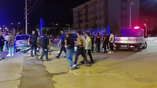 Kavşakta iki araç çarpıştı: 7 yaralı