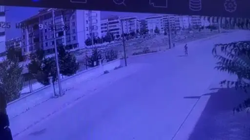 Bisikletle gezerken bir kadına tacizde bulunan şahıs kahvaltı yaparken yakalandı