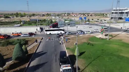 Karaman’da otomobil ile VİP minibüs çarpıştı: 6’sı Rus, 8 yaralı