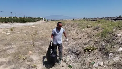 Kendini doğaya adayan akademisyen 6 yılda 10 bin poşet çöp topladı