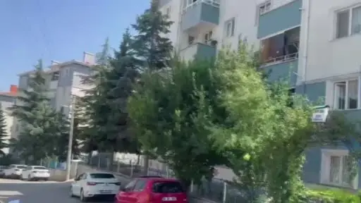 Yıkım emri çıkan bina sakinleri diğer blokların da yıkılmasını istiyor