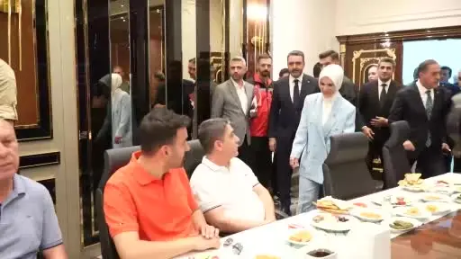 Bakan Göktaş, Bingöl’de şehit aileleri ve gazilerle ’Terörsüz Türkiye Kardeşlik Sofrası’nda buluştu