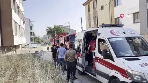Apartman dairesinde çıkan yangında dumandan zehirlen 56 yaşıdaki adam hayatını kaybetti