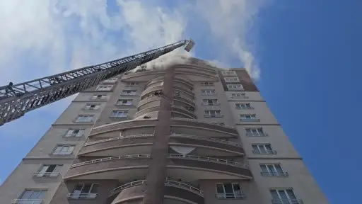 Yangında mahsur kalanlar kurtarılmaya başlandı, çocuklarına kavuşan aileler gözyaşlarına boğuldu