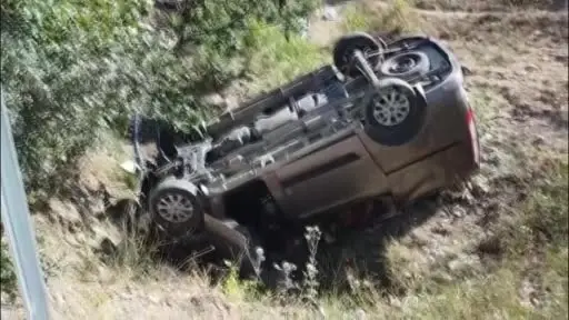 Yoldan çıkan minibüs şarampole uçtu: 6 yaralı