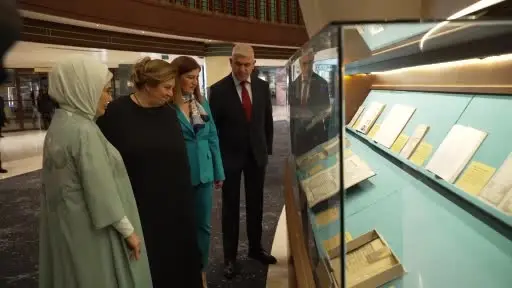 Emine Erdoğan, Gürcistan Cumhurbaşkanı Kavelashvili’nin eşiyle Millet Kütüphanesi’ni ziyaret etti