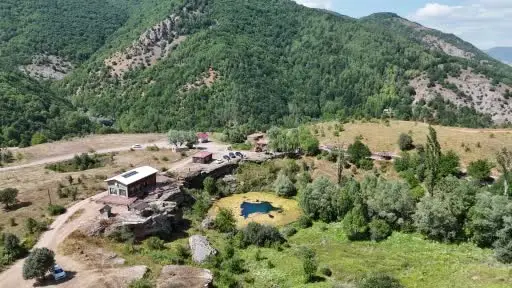 Timsah gözünü andıran Dipsizgöl’e ziyaretçi akını