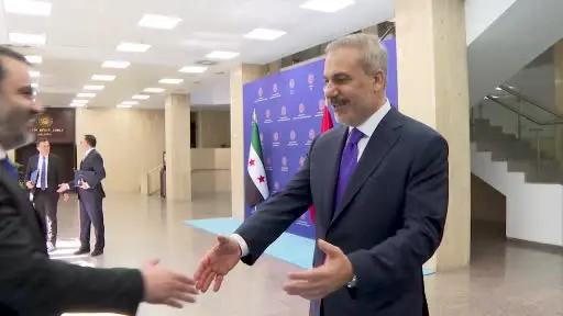 Bakan Fidan, Suriye Dışişleri Bakanı Şeybani ve Savunma Bakanı Kasra ile bir araya geldi