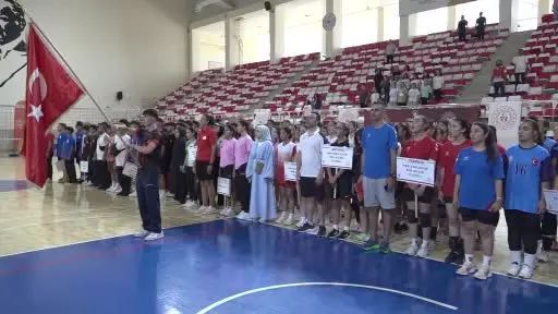 Bakan Yardımcısı Yenigün, Eskişehir’de voleybol şampiyonası açılışına katıldı