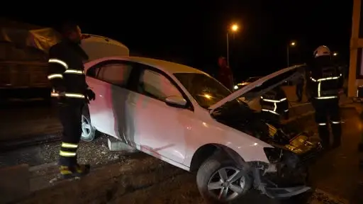 Kırıkkale’de kargo kamyonu ile otomobil çarpıştı