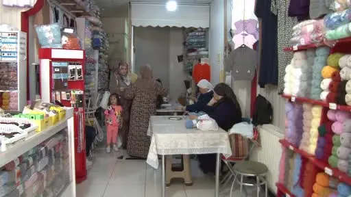 Tuhafiyeci el işi atölyesine dönüştü, kadınlar ev ekonomisine destek olmaya başladı
