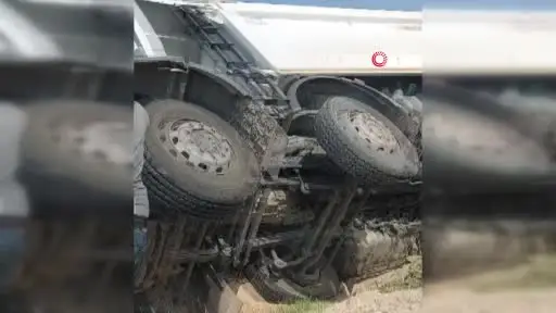 Ankara’da kontrolden çıkan kamyon devrildi: 1 yaralı
