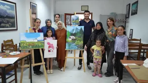 65 yaşında resim yeteneğini keşfetti