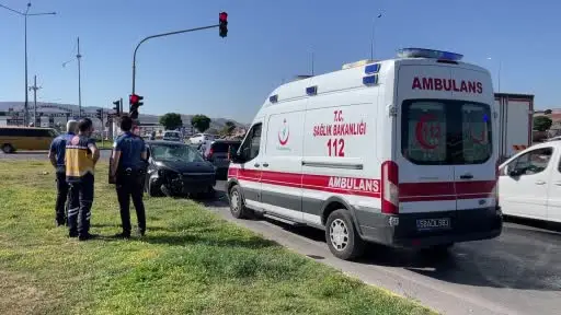 Dikkatsizlik kazaya neden oldu: 3 yaralı