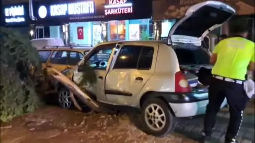 Karaman’da ortalığın savaş alanına döndüğü kaza maddi hasarla atlatıldı