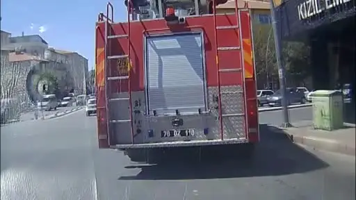 Binanın teras katında çıkan yangın büyümeden söndürüldü