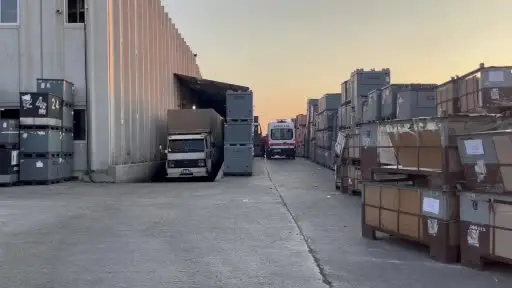 Makinaya sıkışan işçi ağır yaralandı