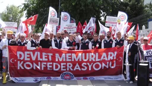 Devlet Memurları Konfederasyonu’dan Çalışma ve Sosyal Güvenlik Bakanlığı önünde 8. Dönem Toplu Sözleşme eylemi