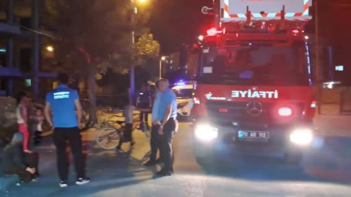 Akli dengesi bozuk şahıs 78 yaşındaki annesini darp edip eve kilitledi
