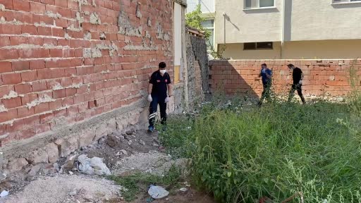 Çocuklar metruk evde ceset buldu