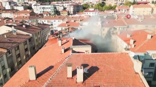 Ankara’da 3 katlı binanın en üst katında yangın çıktı