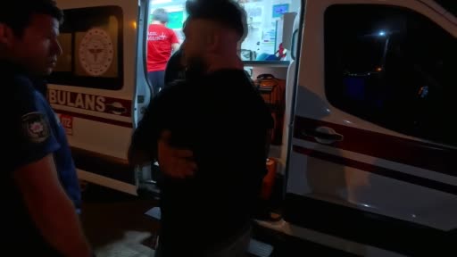 Sağlık ekibine "Pansuman yapın gönderin" dedi, gazeteciyle de imalı konuştu