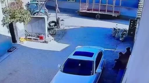 Kadınların saç baş sokak kavgası kamerada