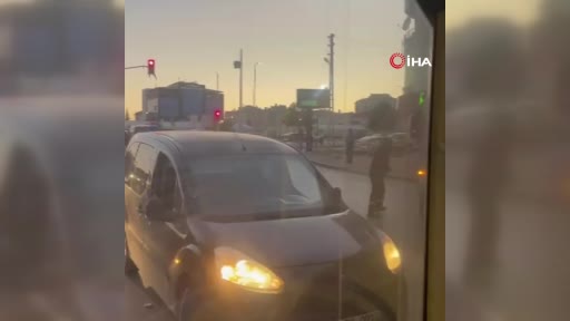 Ankara’da trafikte yol verme kavgası kamerada