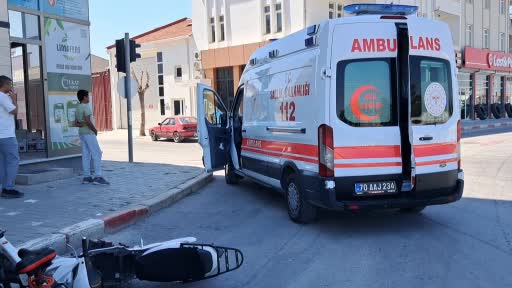 Karaman’da otomobille elektrikli bisiklet çarpıştı: 2 yaralı