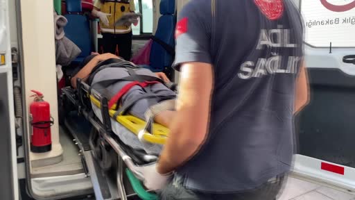 Otomobilin hurdaya döndüğü kazadan küçük sıyrıklarla kurtuldu
