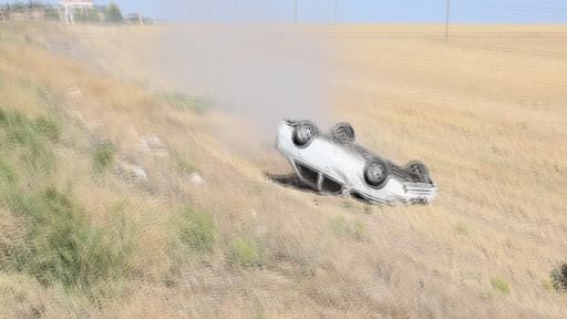 Otomobil şarampole takla attı: Anne ile kızı ölümden döndü