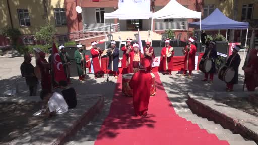 3 yaşındayken verildiği yurda tekrar gelen NATO mühendisi duygulandı