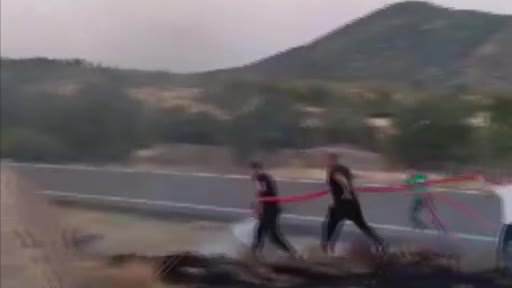 Ankara’da seyir halindeki araçta çıkan yangın tarlaya sıçradı