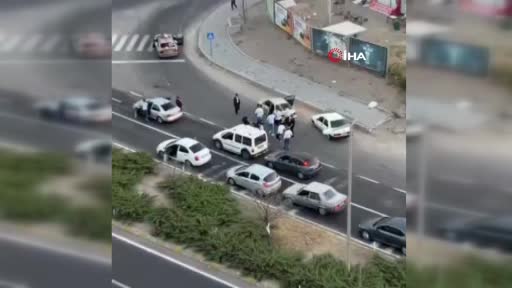Trafikteki tartışma kameralara yansıdı