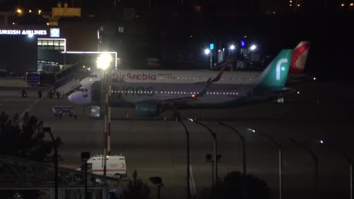 Trabzon-Cidde seferi yapan uçak kalkıştan 8 dakika sonra acil iniş yaptı