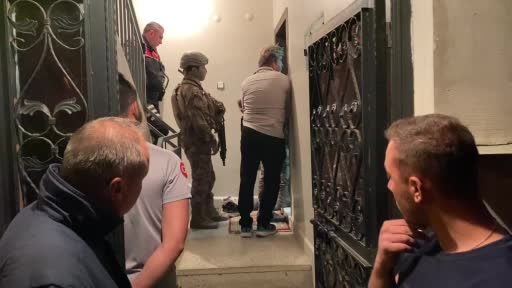 Aile içi kavga sonrası kendisini odaya kapatan adam için Özel Harekat Timi devreye girdi